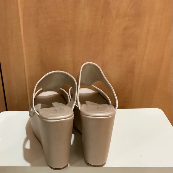 NWOT  subtle shimmer platforms - Picture 7 of 15